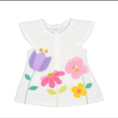 Blusa branca para criança com estampa colorida de flores
