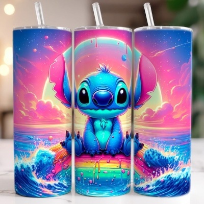 Conjunto de três copos térmicos coloridos com personagem azul e prancha de surf