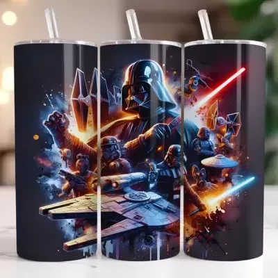 Conjunto de três copos Star Wars com ilustrações coloridas e canudos