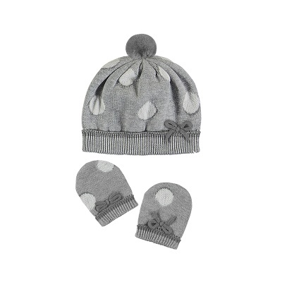Gorro e luvas de malha cinzentos com bolinhas brancas e detalhes de laços