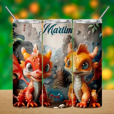 Copos térmicos com desenhos de dragões coloridos em mesa de madeira