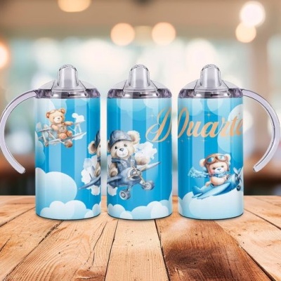 Copo infantil azul com urso aviador e texto Duarte
