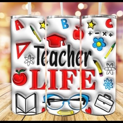 Três copos metálicos brancos com decoração escolar colorida e texto Teacher LIFE