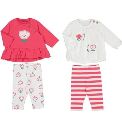 Conjunto de roupa de bebé com blusas de manga comprida e calças com padrões florais e riscas.