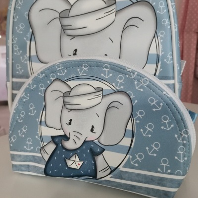 Mochila e bolsa azul com elefante marinheiro e âncoras brancas