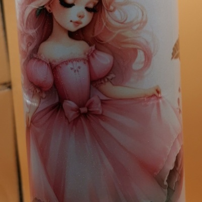 Cilindro decorativo com ilustração de princesa em vestido rosa e coroa de flores