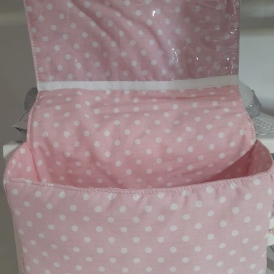 Bolsa rosa de pontos brancos com bolso plástico transparente interior