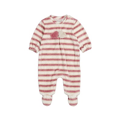 Macacão de bebé riscas brancas e rosa com corações no peito e pés fechados