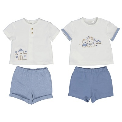 Conjunto infantil com t-shirts brancas e calções azuis em algodão