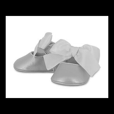 Sapatinhos de bebé cinzentos com laço branco