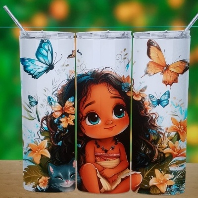 Copos metálicos decorados com ilustração de menina, flores e borboletas