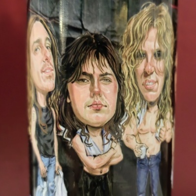 Copo de vidro decorado com caricaturas da banda Metallica e texto 'Master'