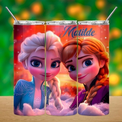 Copos metálicos com personagens de Frozen e texto Matilde