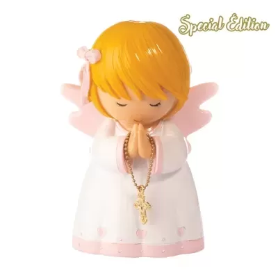 Estatueta de anjo em posição de oração com vestido e asas cor-de-rosa