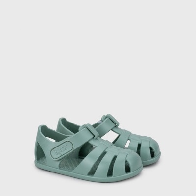 Sandálias verdes de borracha para criança com fecho de velcro lateral