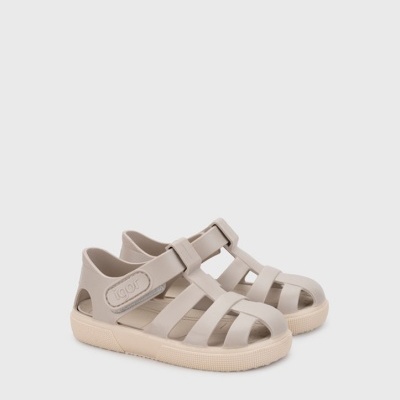 Sandálias infantis plásticas bege claro com fecho de velcro