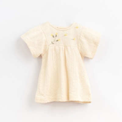 Vestido creme para bebé com bordado floral amarelo e verde