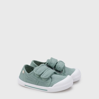 Sapatilhas infantis verdes com velaço e sola branca