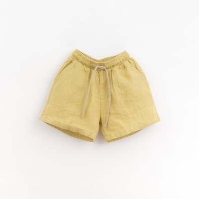 Calções curtos amarelos com cintura elástica e cordão cinzento