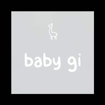 Fundo cinza claro com figura branca de uma lhama e texto 'baby gi' em branco.