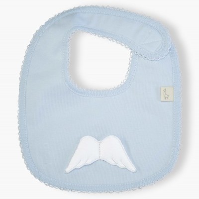 Babete azul claro com asas brancas e renda delicada nas bordas