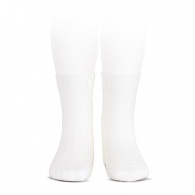 Par de meias brancas lisas