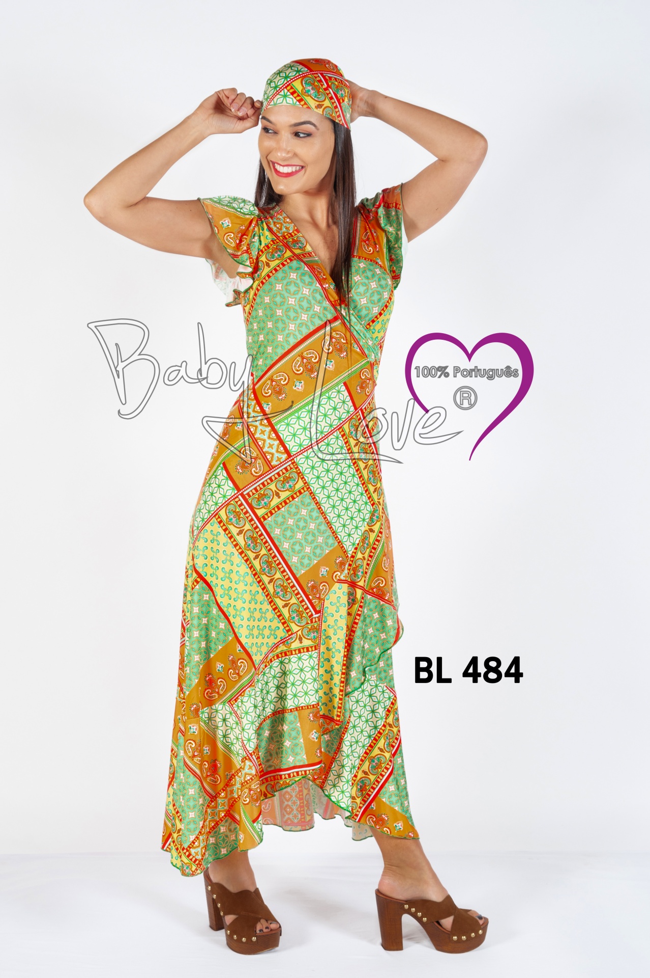 VESTIDO MIDI TRESPASSE Vestido longo colorido com padrão patchwork e turbante combinando