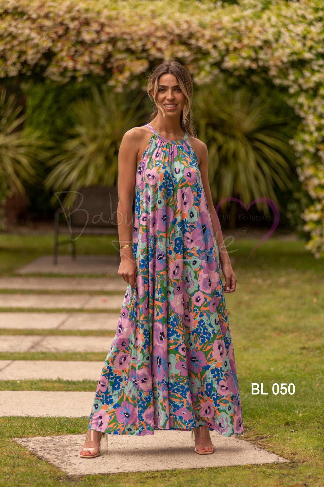 VESTIDO COMPRIDO PADRÃO FLORAL Vestido longo feminino floral colorido com alças finas ao ar livre