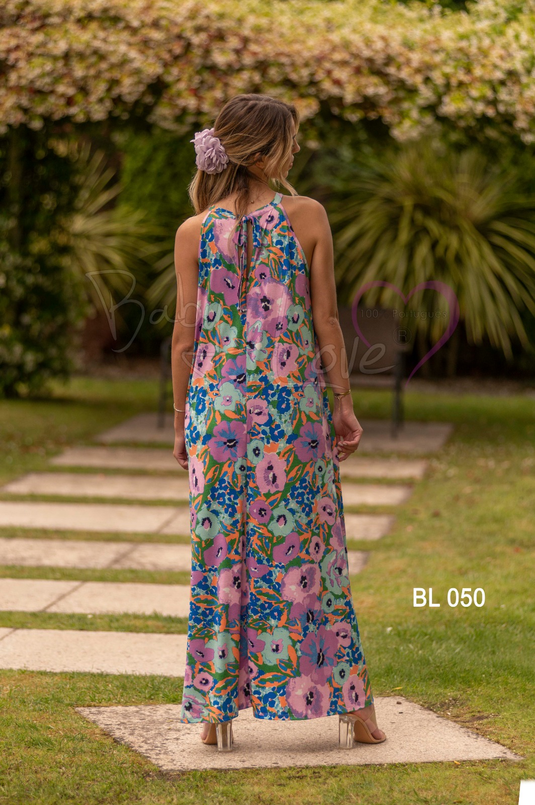 VESTIDO COMPRIDO PADRÃO FLORAL Vestido longo floral rosa e azul com amarração nas costas