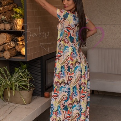 Vestido feminino longo colorido com padrão floral, mangas curtas.