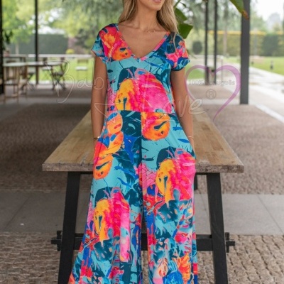 Macacão floral colorido com decote V e mangas curtas