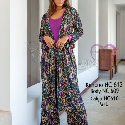 Conjunto feminino com kimono e calça de padrão abstrato colorido e body roxo