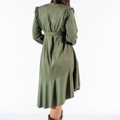 Vestido verde de tecido macio com mangas compridas e folhos nos ombros