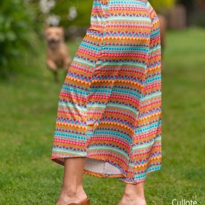 https://www.outlet-babylove.com/product/pantalona-culotte-assimetrico-sublimado