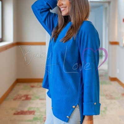 Camisola azul canelada com botões dourados