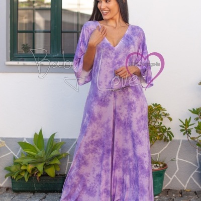 Macacão feminino lilás com padrão tie-dye, decote em V e mangas largas, calça pantalona