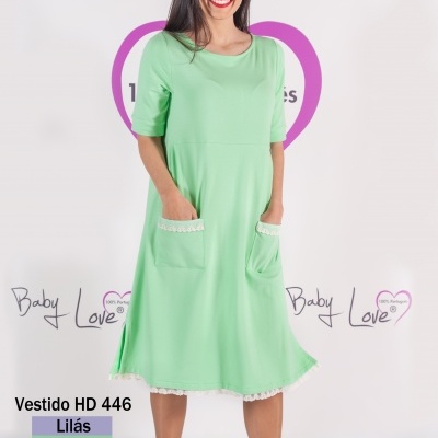 Vestido verde claro com bolsos e renda, modelo HD 446, junto a logotipos Baby Love.