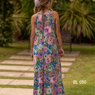 Vestido longo floral rosa e azul com amarração nas costas
