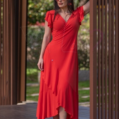 Vestido vermelho de tecido fluido com babados e decote em V