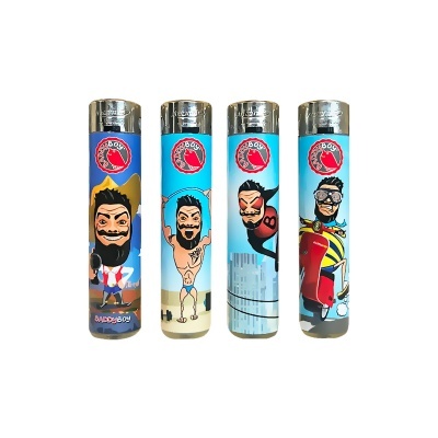 Quatro isqueiros BIC BOY com ilustrações de personagens caricaturais em fundo azul.