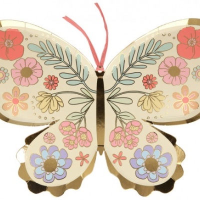 Borboleta decorativa de tecido com flores coloridas