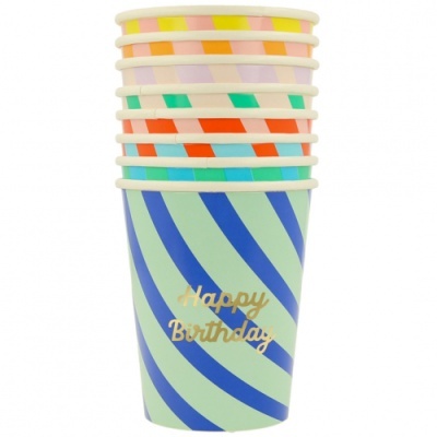 Copos de papel coloridos com texto Happy Birthday