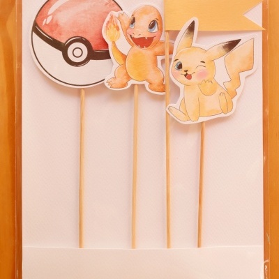 Toppers para bolos com desenhos de pokebola, Charmander, Pikachu e bandeira amarela