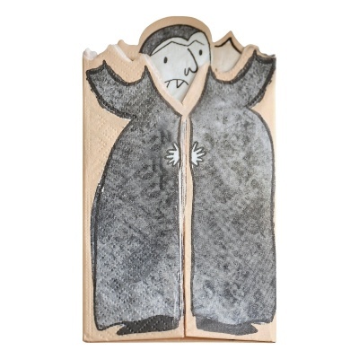 Livro aberto com desenho de vampiro de capa preta e rosto branco