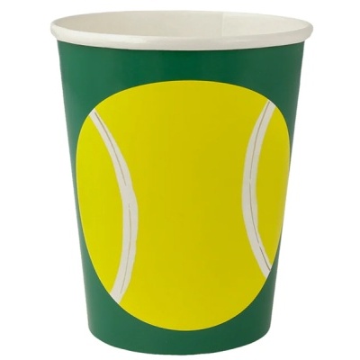 Copo de papel com padrão de bola de ténis amarela e fundo verde