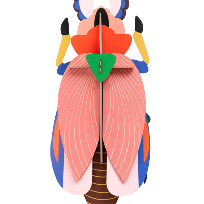 Pássaro decorativo tridimensional de papel colorido com asas cor-de-rosa