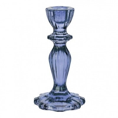 Castiçal azul em vidro translúcido com design ondulado