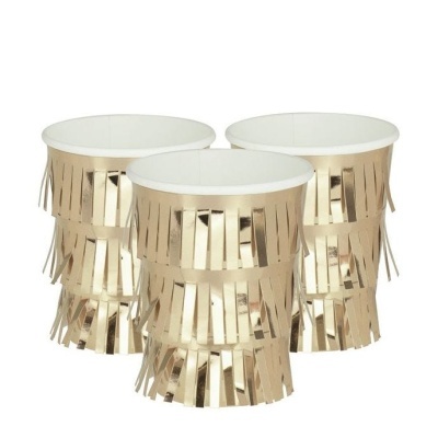 Conjunto de três copos de papel dourados com franjas