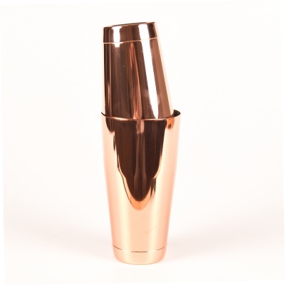 Conjunto de shaker metálico cor cobre em fundo branco