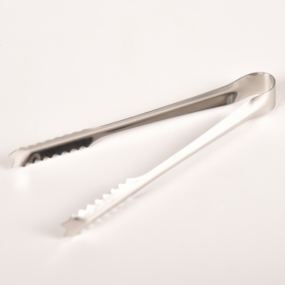 Pegador de cozinha metálico prateado com dentes nas extremidades